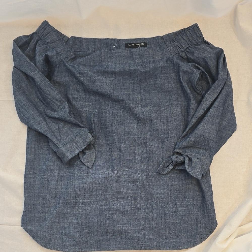 Banana Republic Chambray Off-Shoulder Top‎